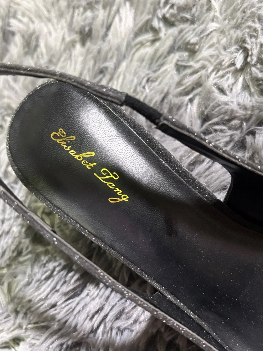 Elisabet Tang elegant black